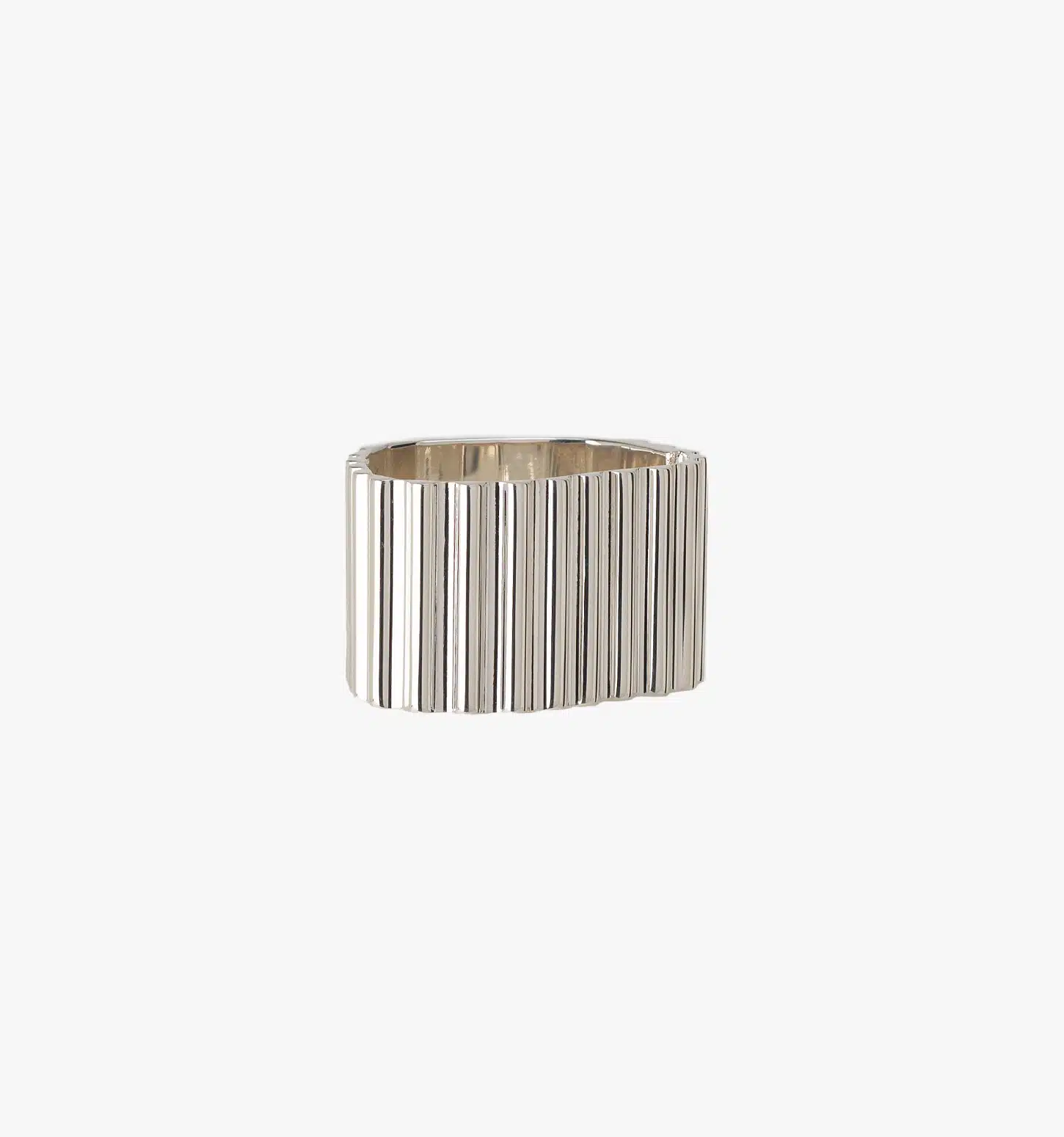 Coulant W de la collection Silver Set 2025 par Rachel Whiteread